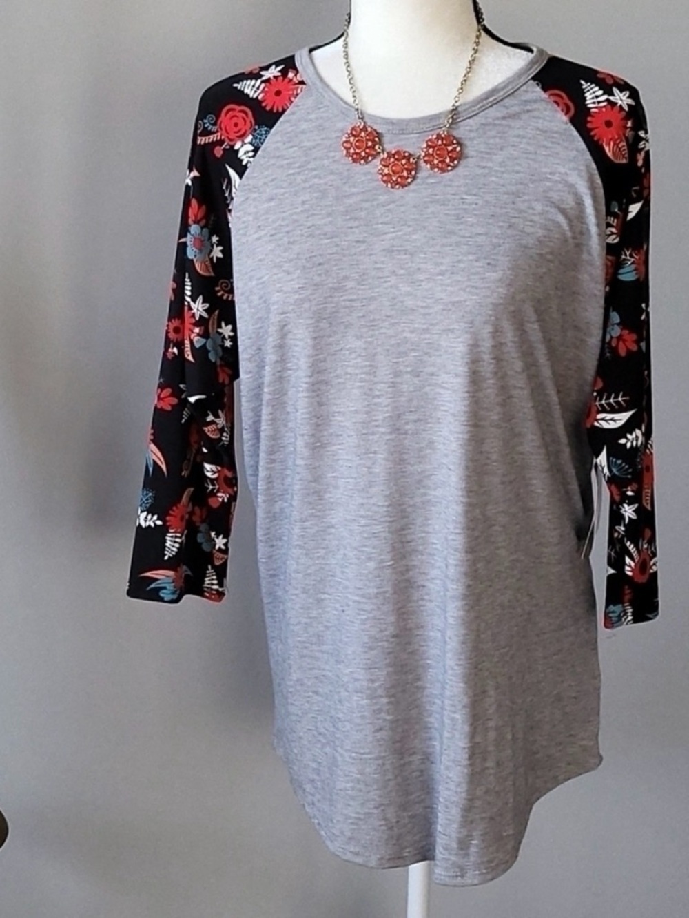 LuLaRoe Randy Gray Raglan Tee with Black Floral 3/4 Sleeves NWT